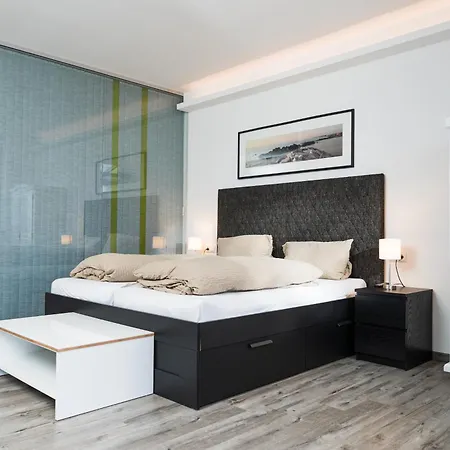 Apartment Black & White Ilmmunster