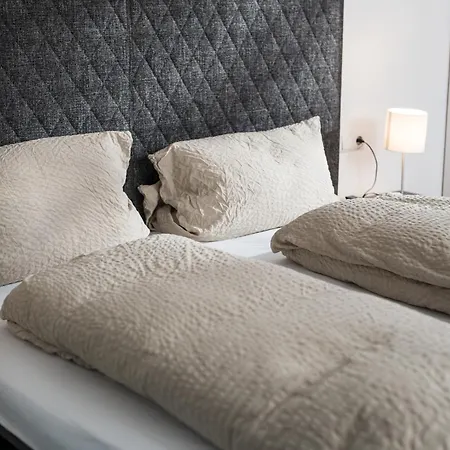 Apartment Black & White Ilmmunster